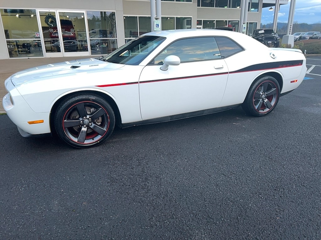 2014 Dodge Challenger R/T photo 2