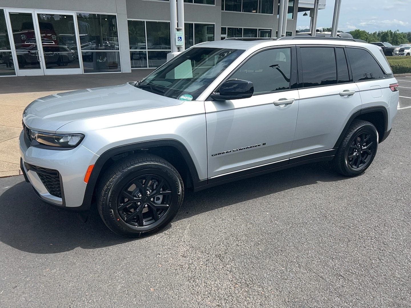 2026 Jeep Grand Cherokee Laredo Altitude 4x4's photo