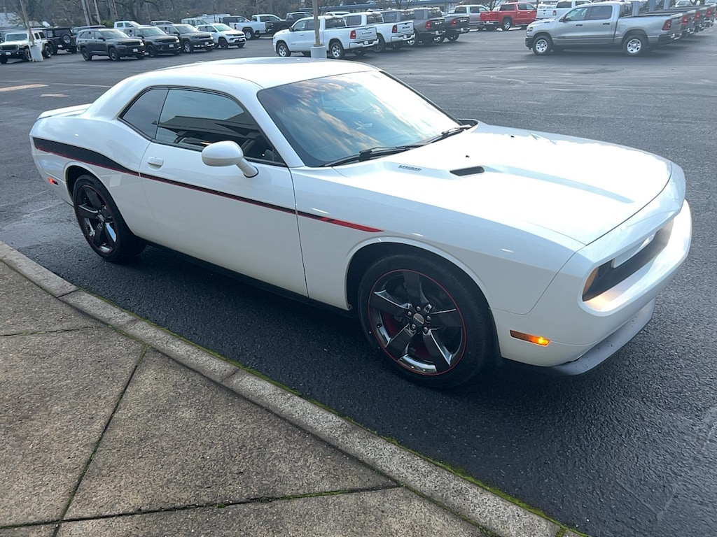 2014 Dodge Challenger R/T photo 3