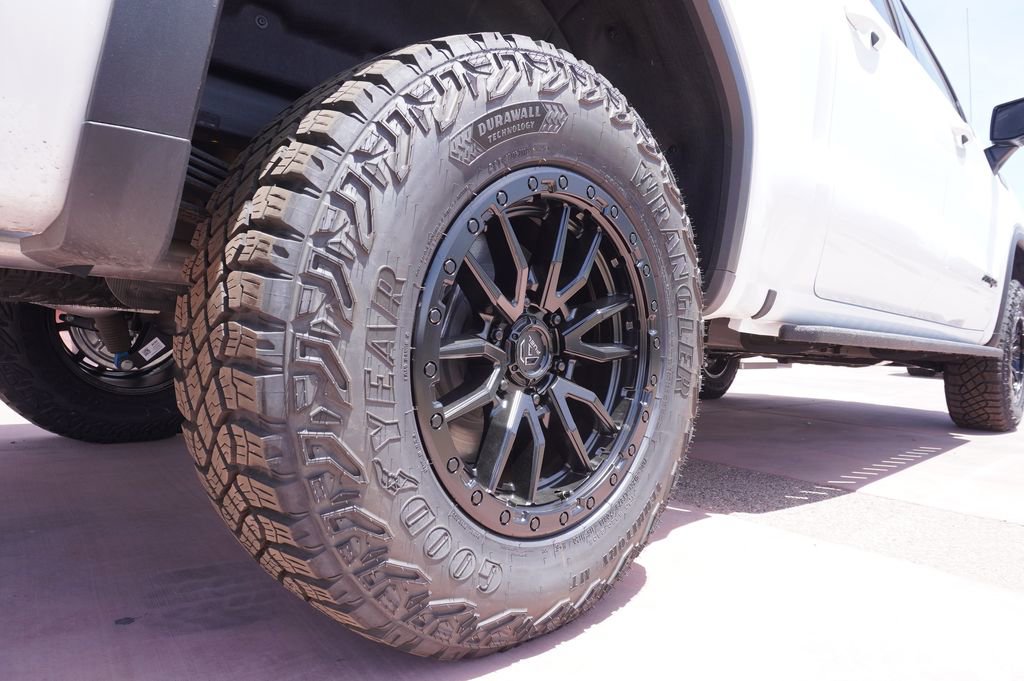 2026 GMC Sierra 1500 AT4X - Photo 7
