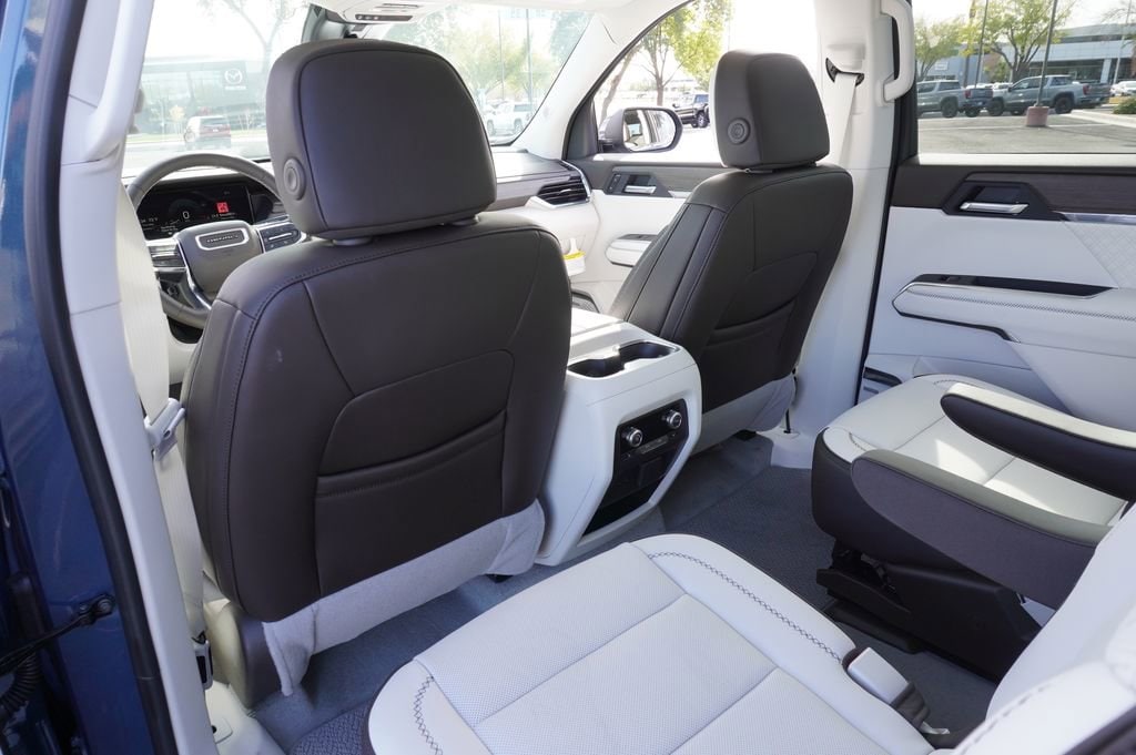 2026 GMC Acadia Denali - Photo 11