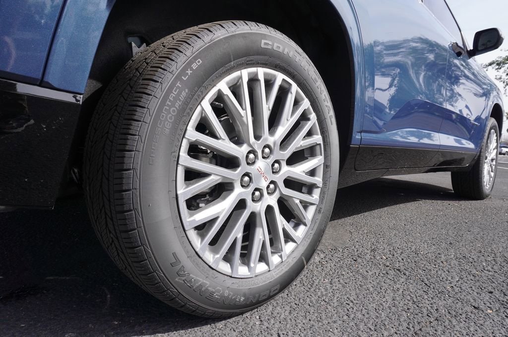 2026 GMC Acadia Denali - Photo 6