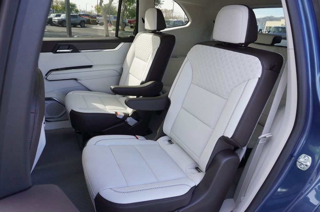 2026 GMC Acadia Denali - Photo 9