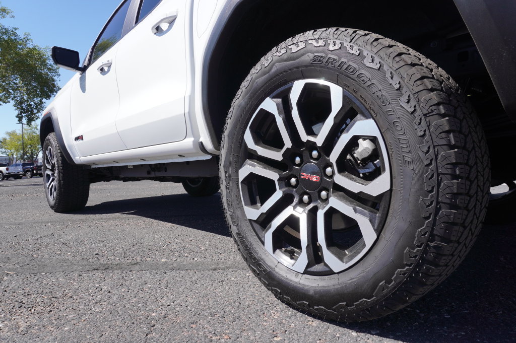 2026 GMC Canyon AT4 - Photo 9