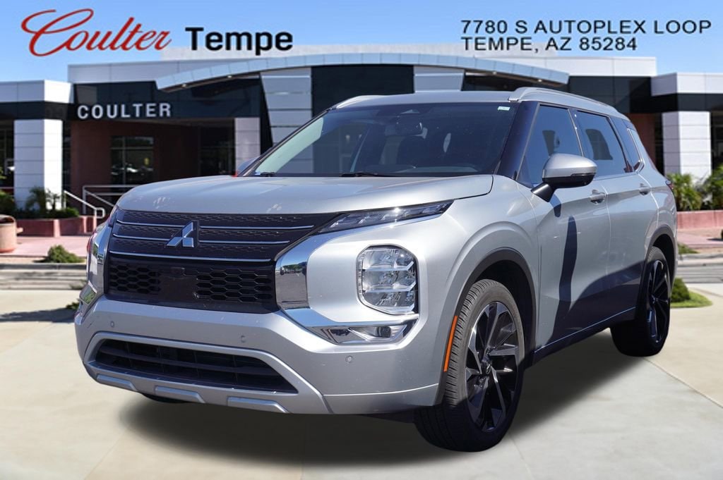 2024 Mitsubishi Outlander SEL 2WD's photo
