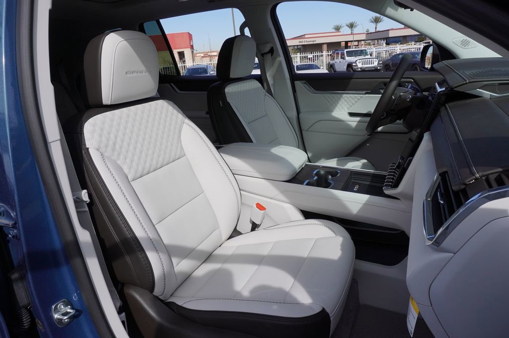 2026 GMC Acadia Denali - Photo 13