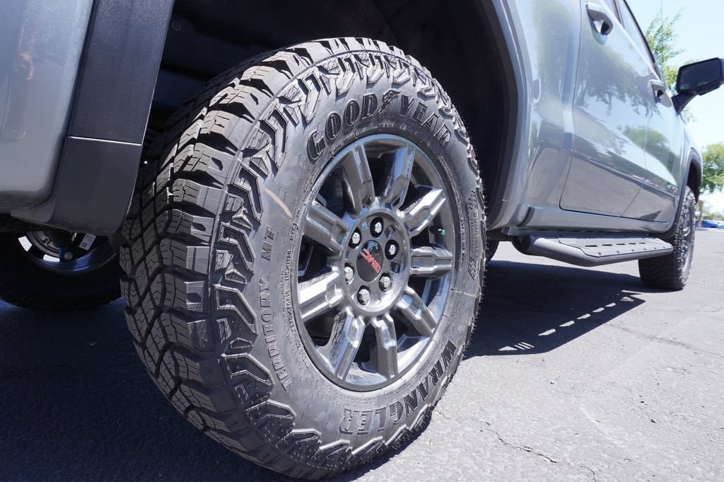 2026 GMC Sierra 1500 AT4X - Photo 8