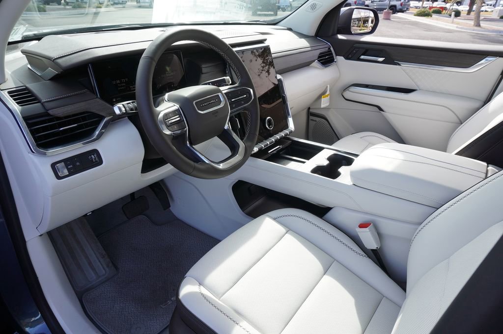 2026 GMC Acadia Denali - Photo 18