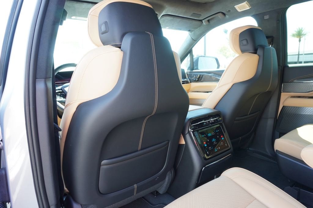 2025 Cadillac Escalade IQ Luxury 2 - Photo 11