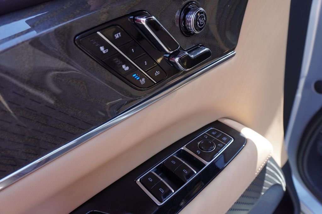 2025 Cadillac Escalade IQ Luxury 2 - Photo 16