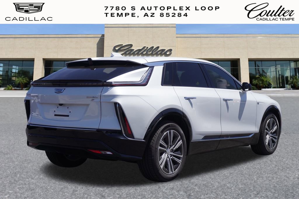 2025 Cadillac Lyriq Luxury photo 3