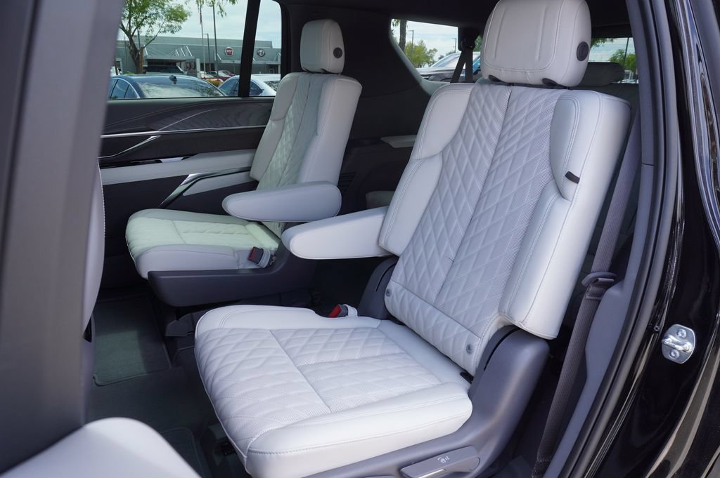 2026 Cadillac Escalade IQL Luxury - Photo 10