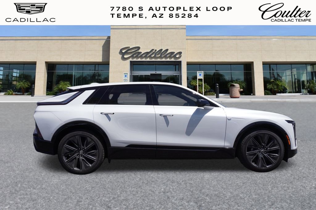 2025 Cadillac Lyriq Sport photo 2