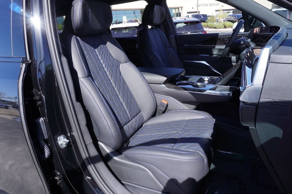 2026 Cadillac Escalade IQL Luxury - Photo 14