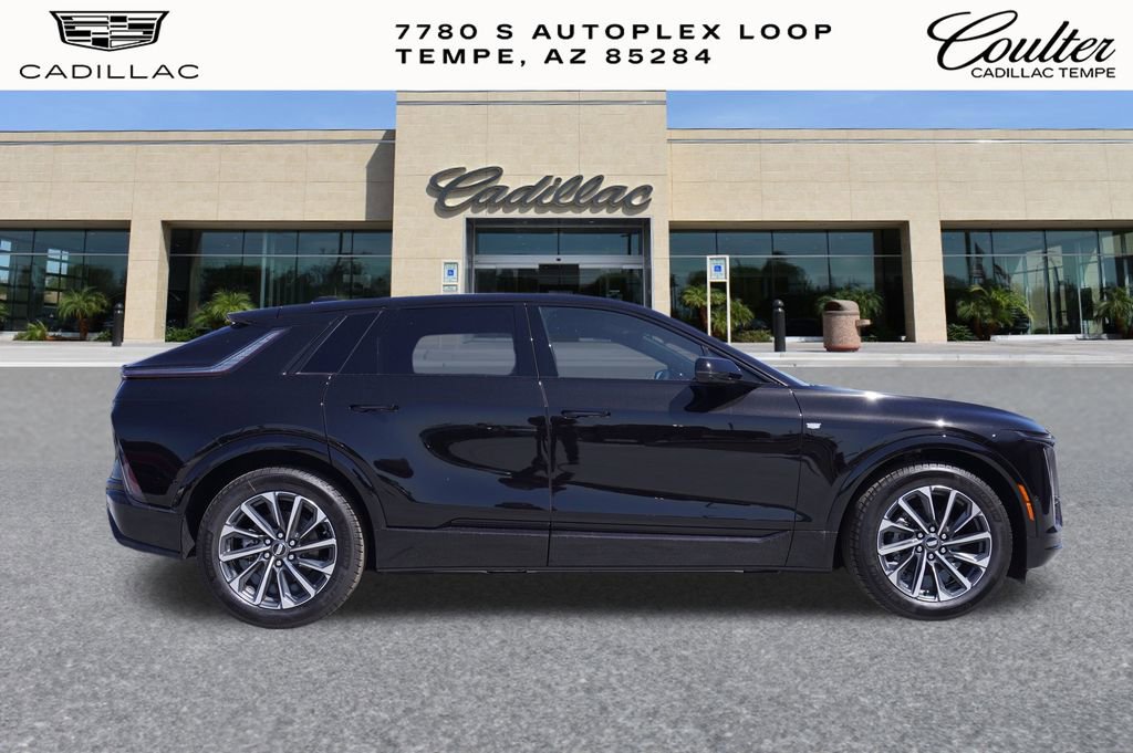 2025 Cadillac Lyriq Sport photo 2