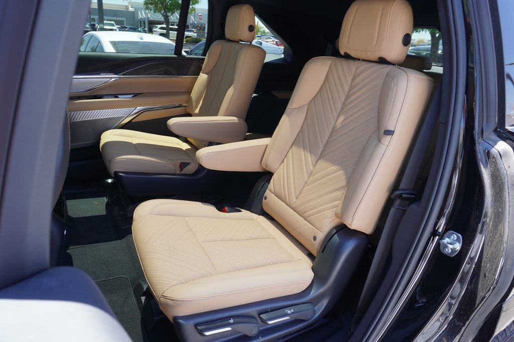 2025 Cadillac Escalade IQ Luxury 2 - Photo 9