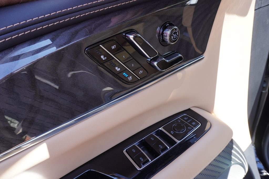 2025 Cadillac Escalade IQ Luxury 2 - Photo 17