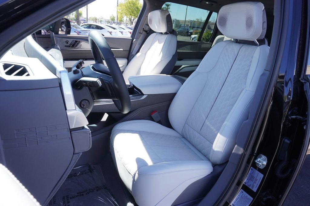 2026 Cadillac Escalade IQ Luxury - Photo 13