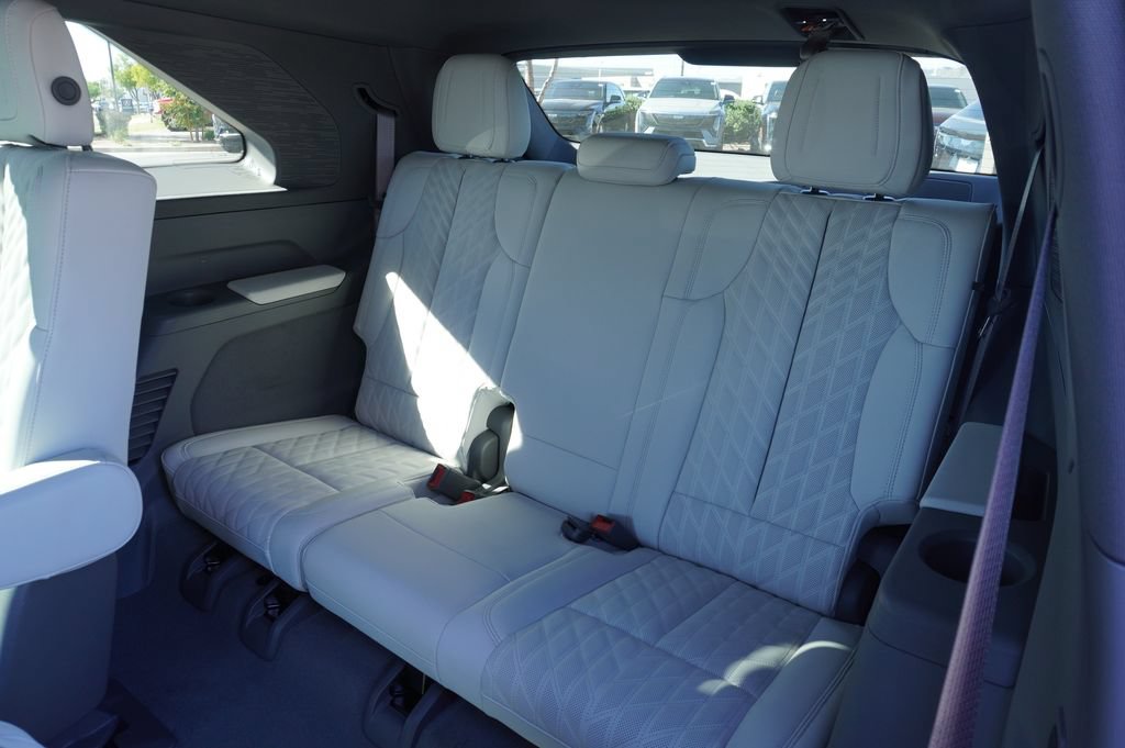2026 Cadillac Escalade IQ Luxury - Photo 11