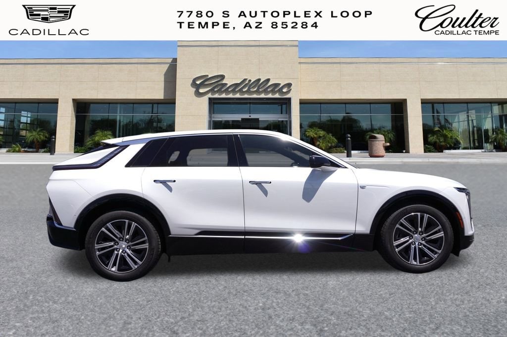 New 2025 CADILLAC LYRIQ Luxury 2 SUV