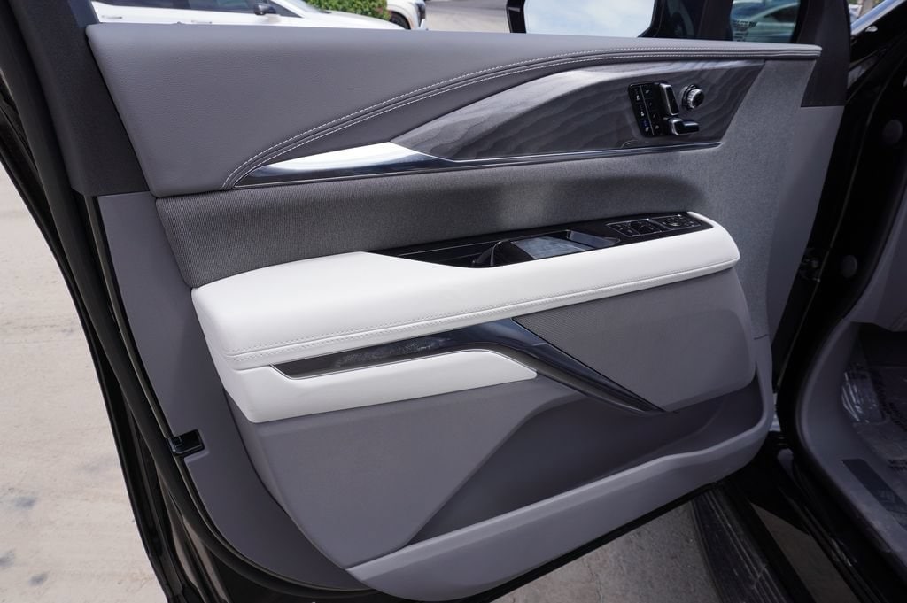 2026 Cadillac Escalade IQL Luxury - Photo 16