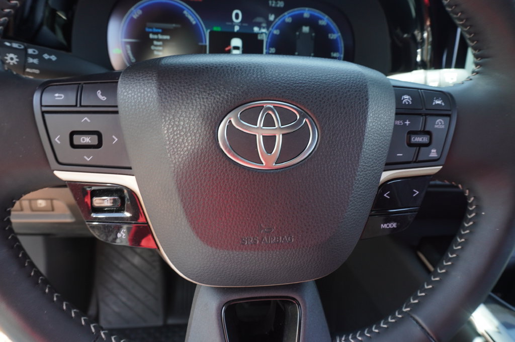 2025 Toyota Crown Signia XLE - Photo 20
