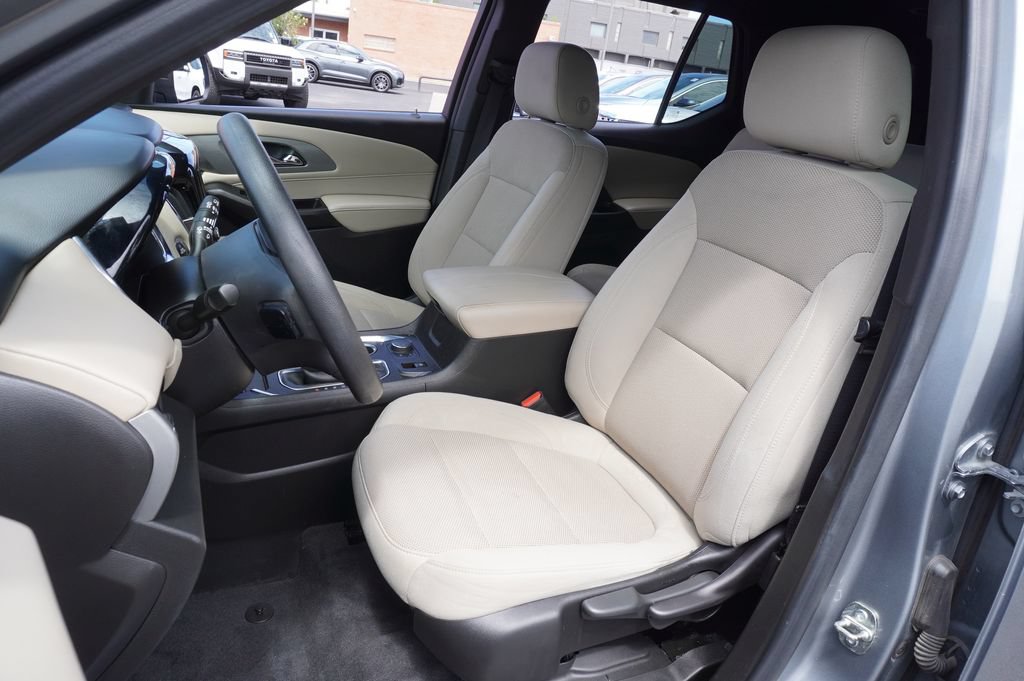 2023 Chevrolet Traverse LS - Photo 14