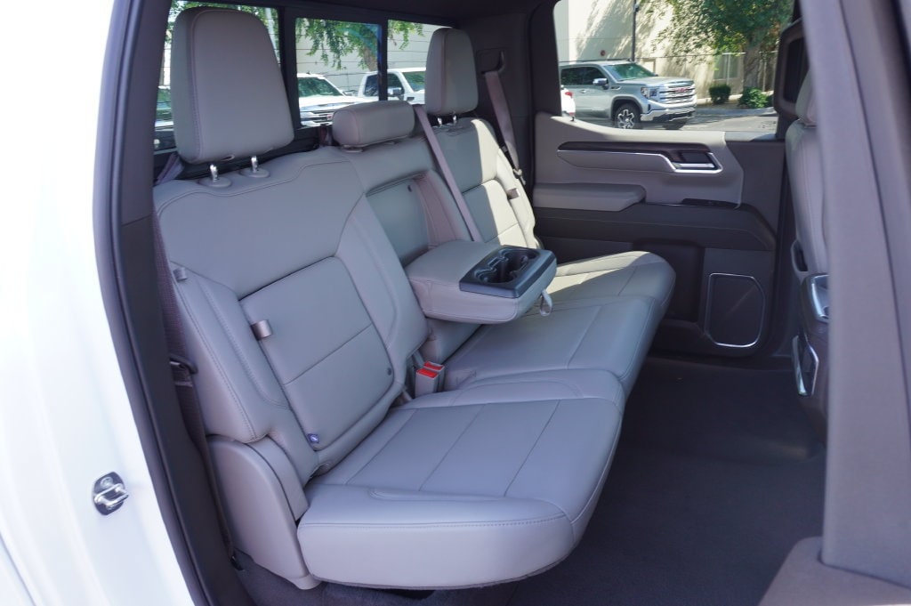 2024 GMC Sierra 1500 SLT - Photo 14