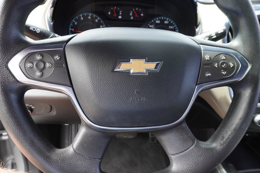 2023 Chevrolet Traverse LS - Photo 18