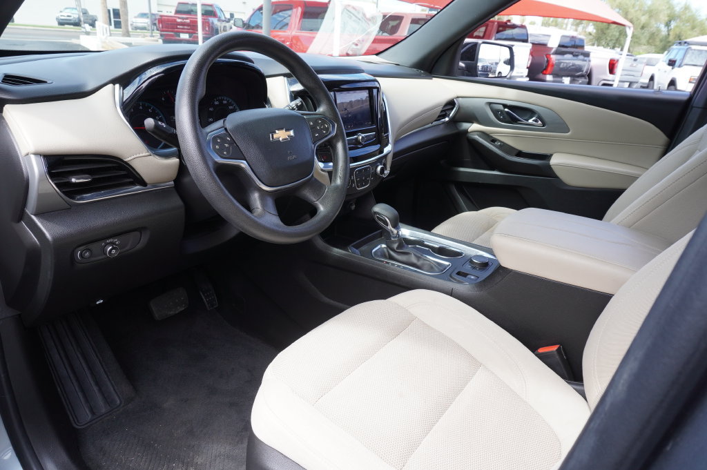 2023 Chevrolet Traverse LS - Photo 16