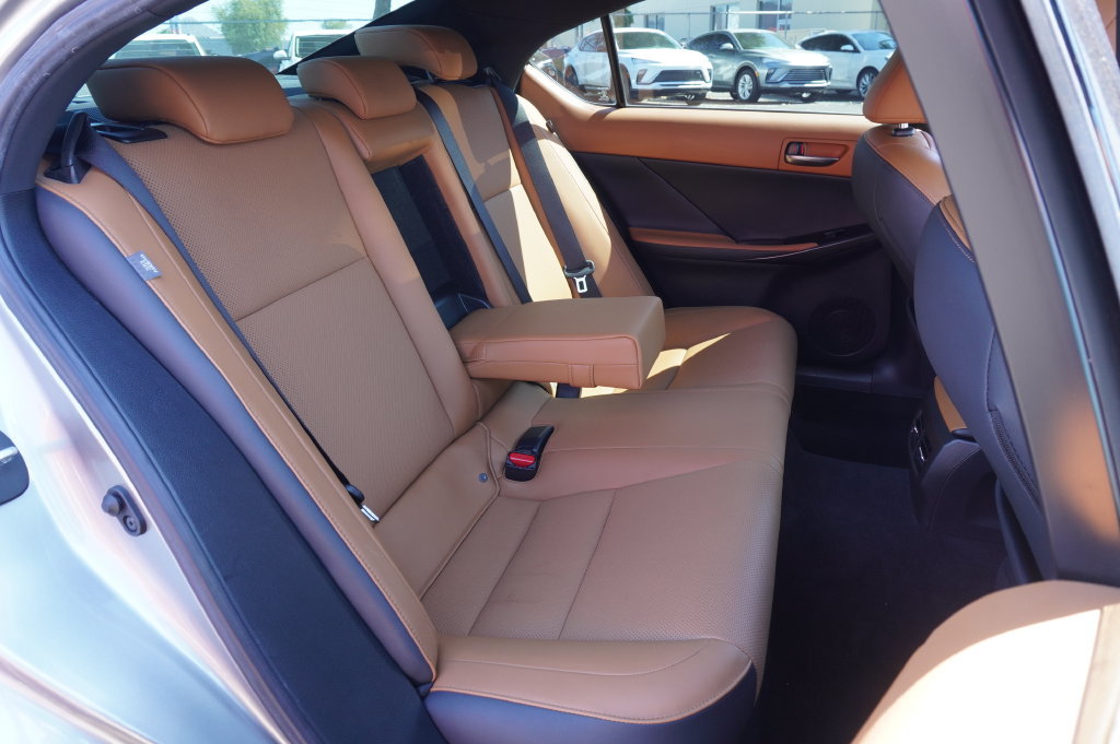 2021 Lexus IS 300 - Photo 12