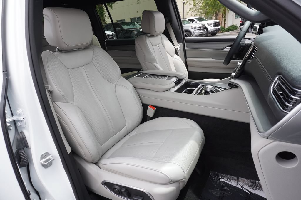 2025 Jeep Wagoneer Series I - Photo 13
