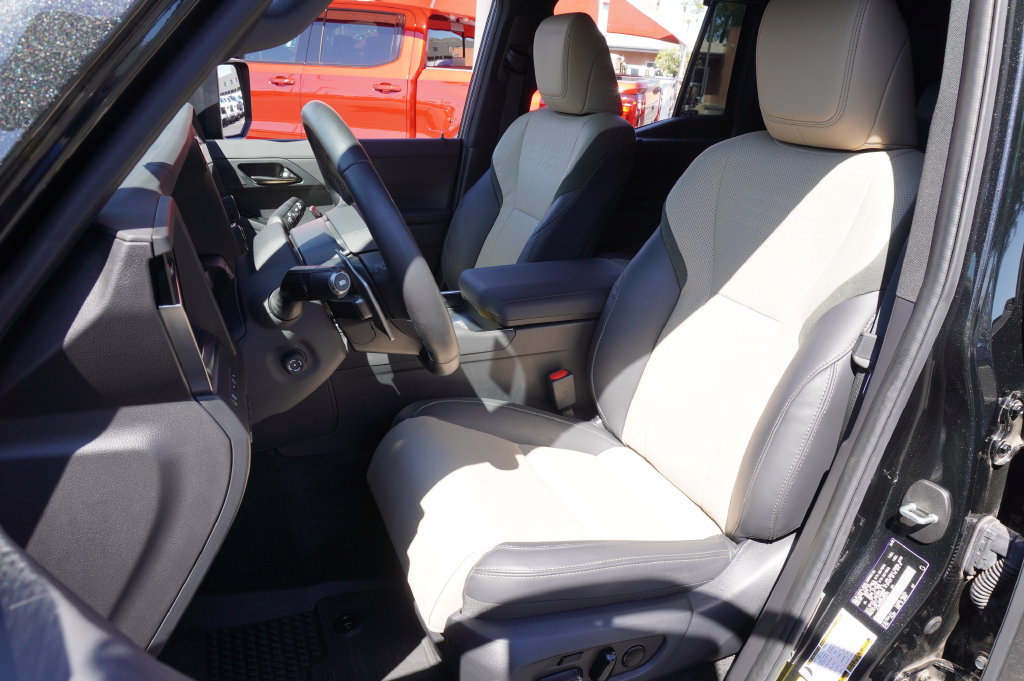 2025 Lexus GX Premium - Photo 17