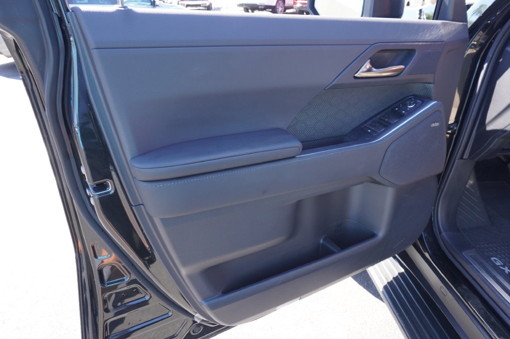 2025 Lexus GX Premium - Photo 18