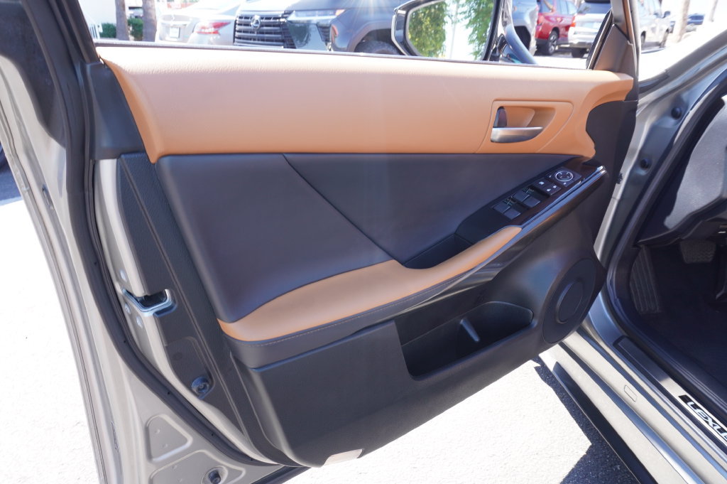 2021 Lexus IS 300 - Photo 18