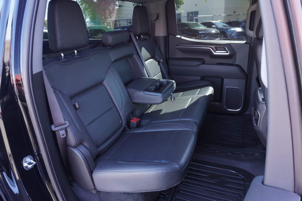 2023 GMC Sierra 1500 SLT - Photo 11
