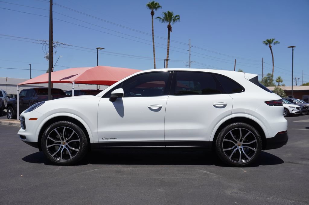 2023 Porsche Cayenne Platinum Edition photo 2