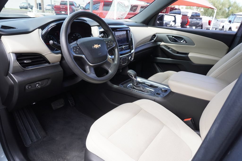 2023 Chevrolet Traverse LS - Photo 17