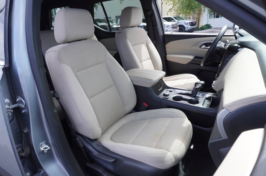 2023 Chevrolet Traverse LS - Photo 13