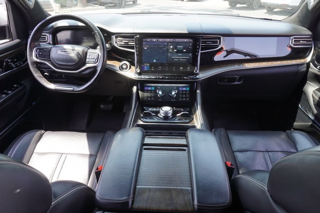 2022 Jeep Grand Wagoneer Series II - Photo 12