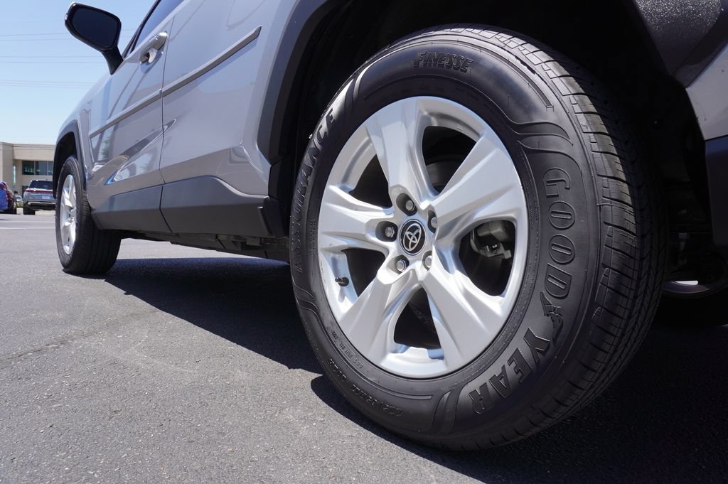 2021 Toyota RAV4 XLE - Photo 6