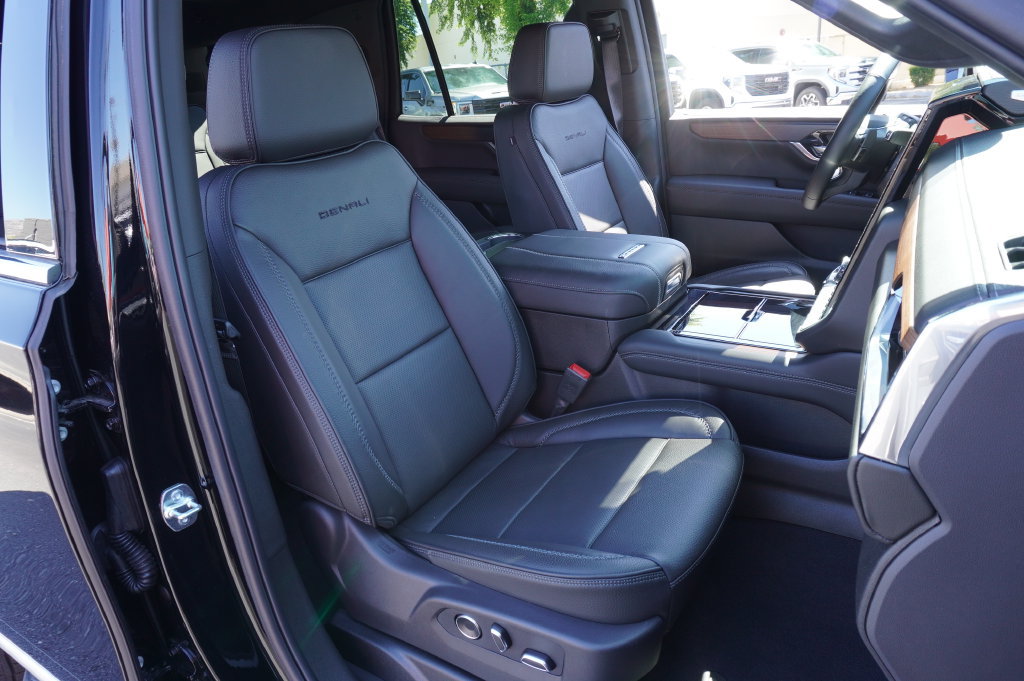 2026 GMC Yukon Denali - Photo 14