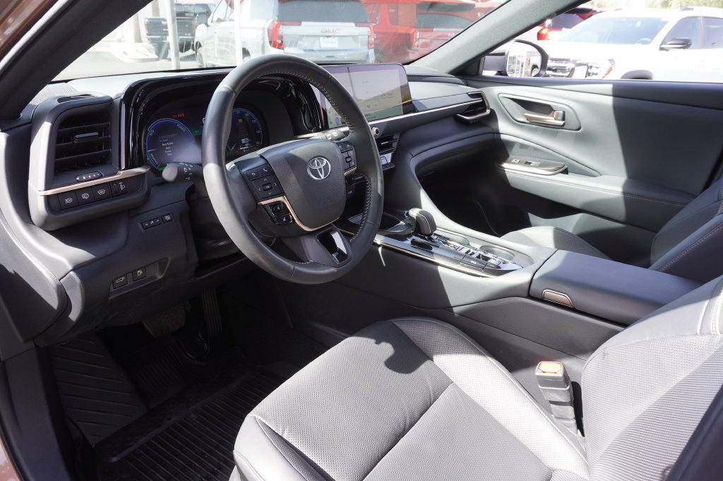 2025 Toyota Crown Signia XLE - Photo 19