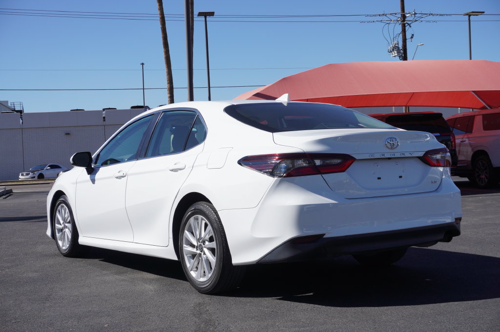 2024 Toyota Camry LE - Photo 3