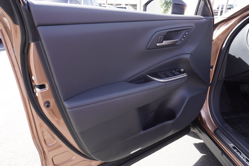 2025 Toyota Crown Signia XLE - Photo 17