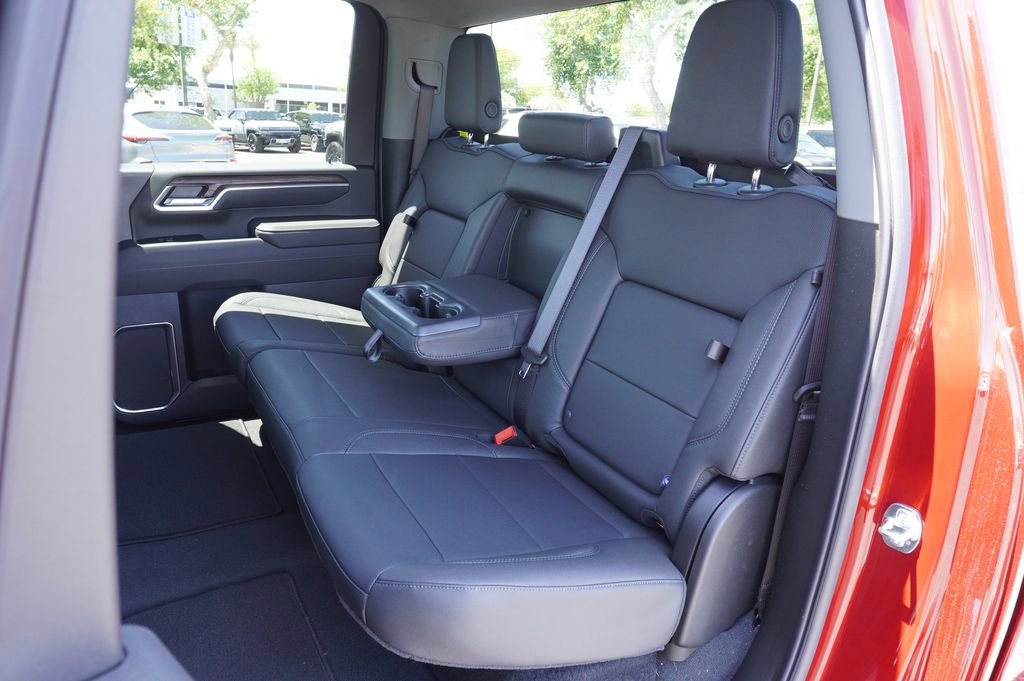 2025 GMC Sierra 2500HD SLT - Photo 10