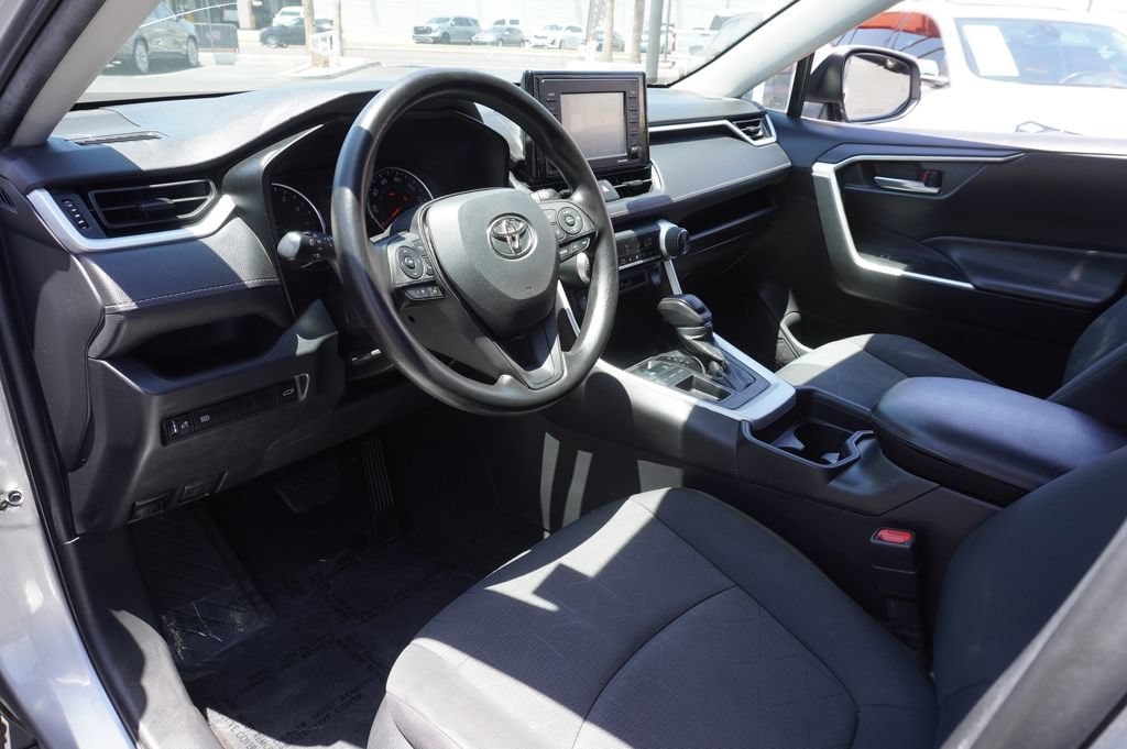 2021 Toyota RAV4 XLE - Photo 17