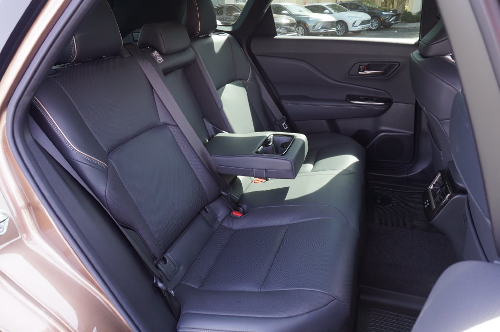 2025 Toyota Crown Signia XLE - Photo 12