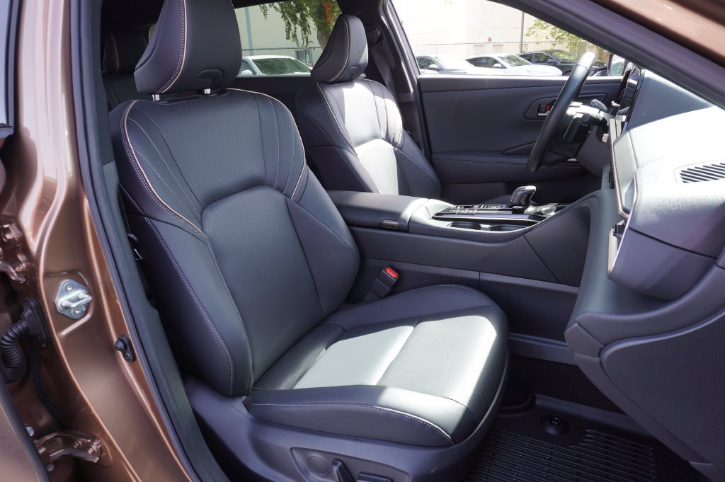 2025 Toyota Crown Signia XLE - Photo 15