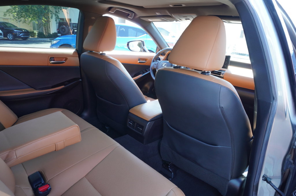 2021 Lexus IS 300 - Photo 13